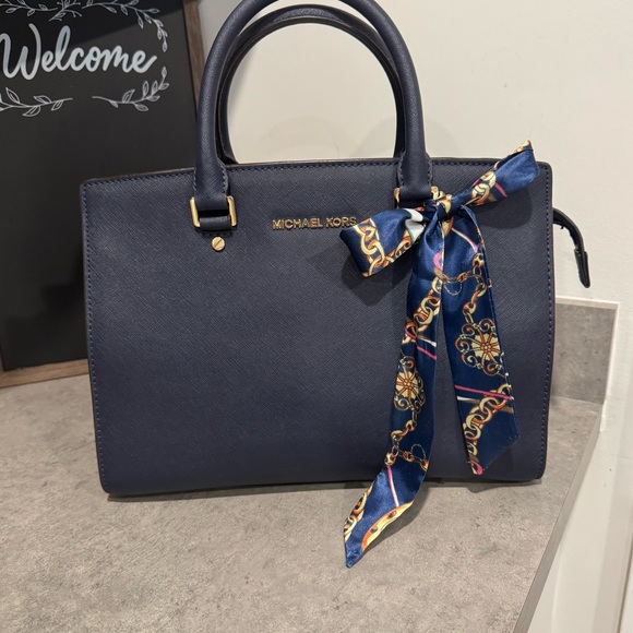 Michael Kors Navy Saffiano Leather Lg Selma with Shoulder Strap-EUC! - Picture 2 of 11